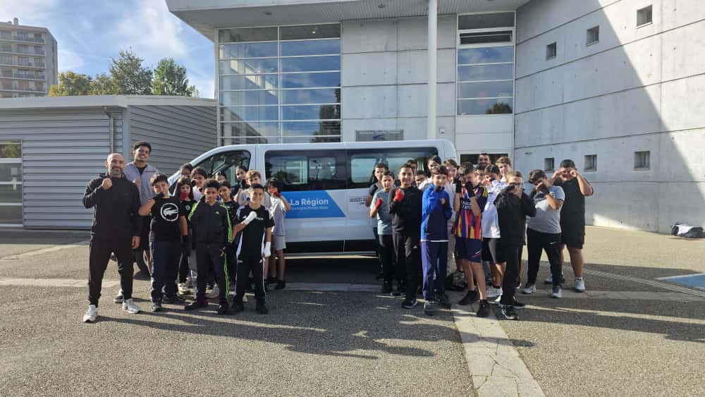 MINIBUS REGION DECINES BOXING GYM